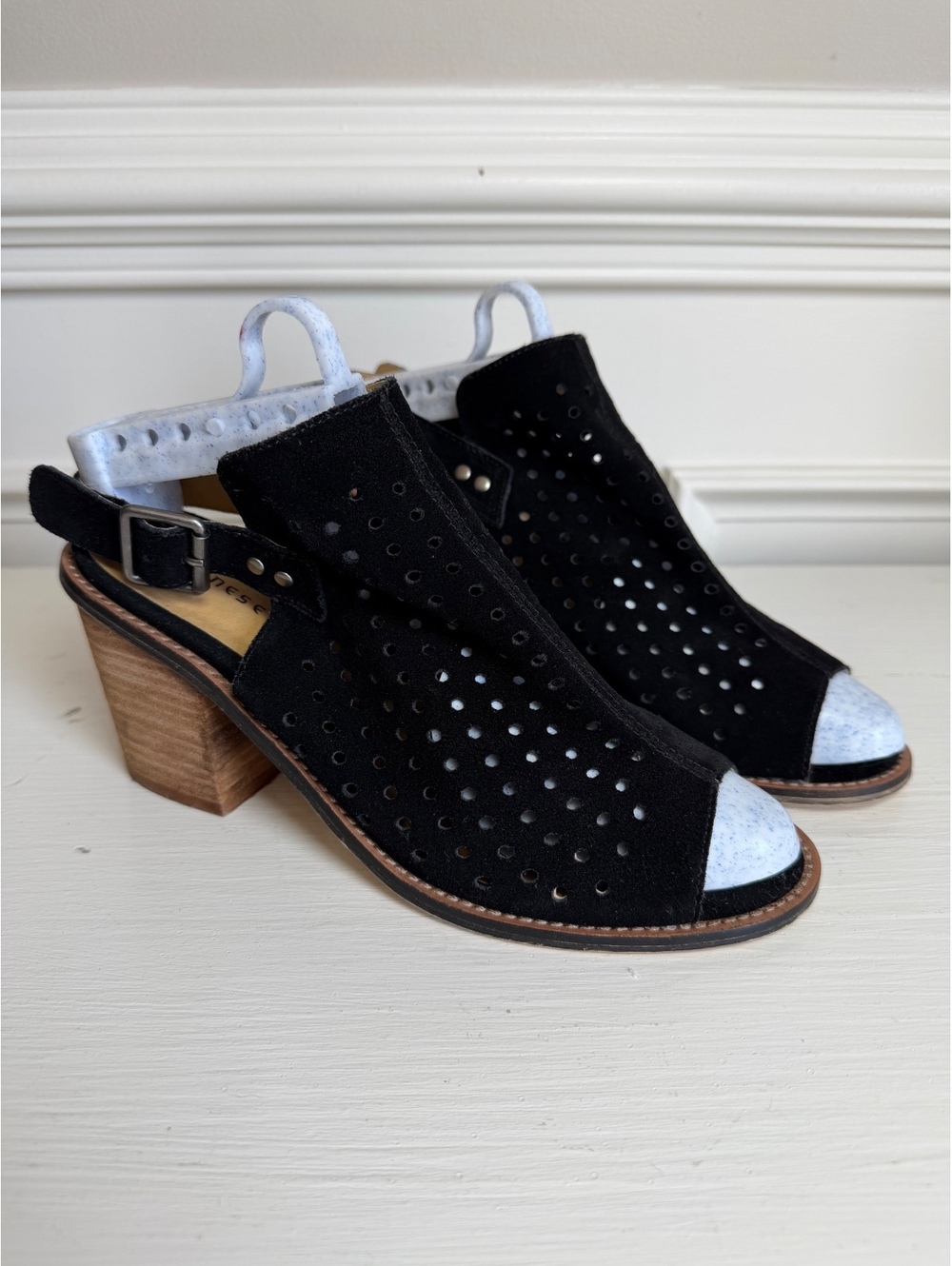 Chinese Laundry Women's Black Perforated Suede Peep Toe Slingback Heels Size 7.5